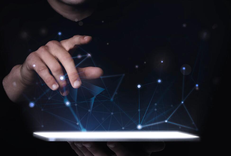 一个男人对他很爱的女人说,如果有资格说的话我爱过你,代表什么意思 你有什么资格说爱我